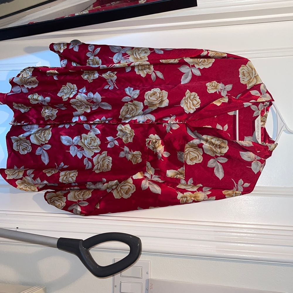 Vintage Victoria secret silk sleep top 🍓❤️‍🔥